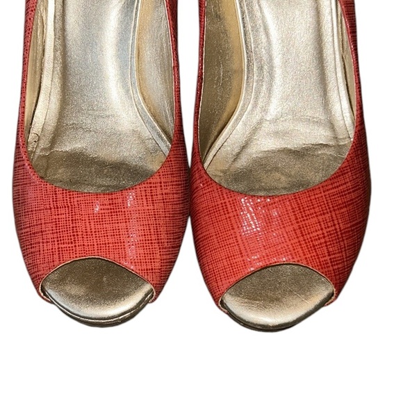 Lilly Pulitzer Resort Chic Distressed Metallic Gold Wedges in Island Coral - 6 - Picture 6 of 14